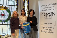 Edurne Aperribay, EHAEOko presidenta, Azahara Domínguez Diputatua eta Itziar Rodríguez, EHAEOko idazkaria